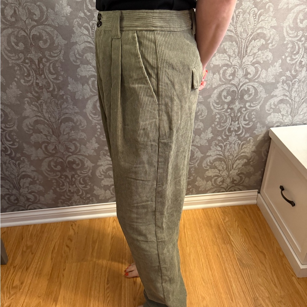 Madewell women’s green trousers! Size 4